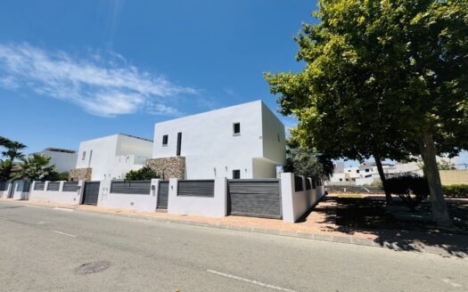 RESALE: Luxe villa met privezwembad in San Pedro del Pinatar